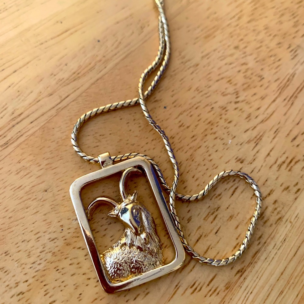 Avon Vintage Star Signs Necklace Capricorn